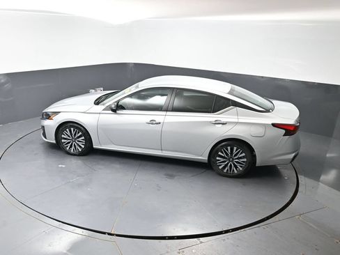 Used 2024 Nissan Altima 2.5 SV FWD image 58