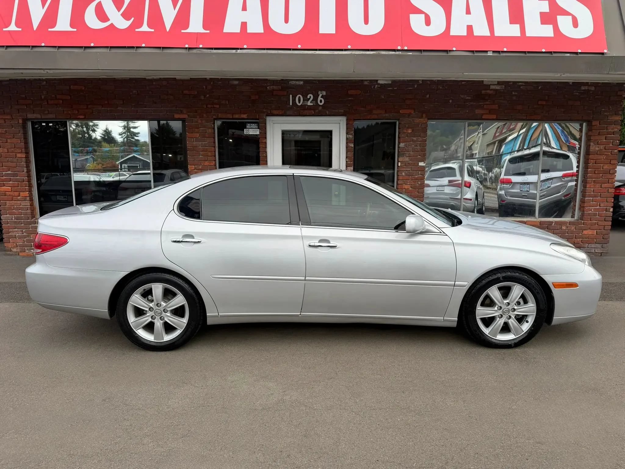 Used 2005 Lexus ES 330 FWD image 2