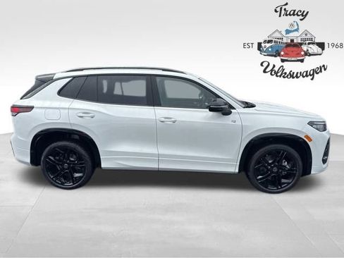 New 2025 Volkswagen Tiguan SE R-Line image 8