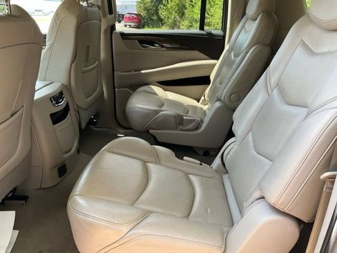 Used 2020 Cadillac Escalade ESV Premium Luxury AWD/4WD image 18