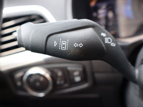 Used 2024 Ford Edge Titanium image 17