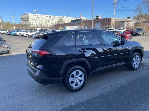 Used 2024 Toyota RAV4 LE AWD/4WD image 8