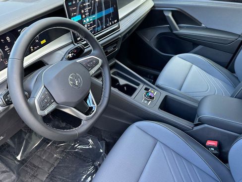 New 2026 Volkswagen Tiguan SE image 9