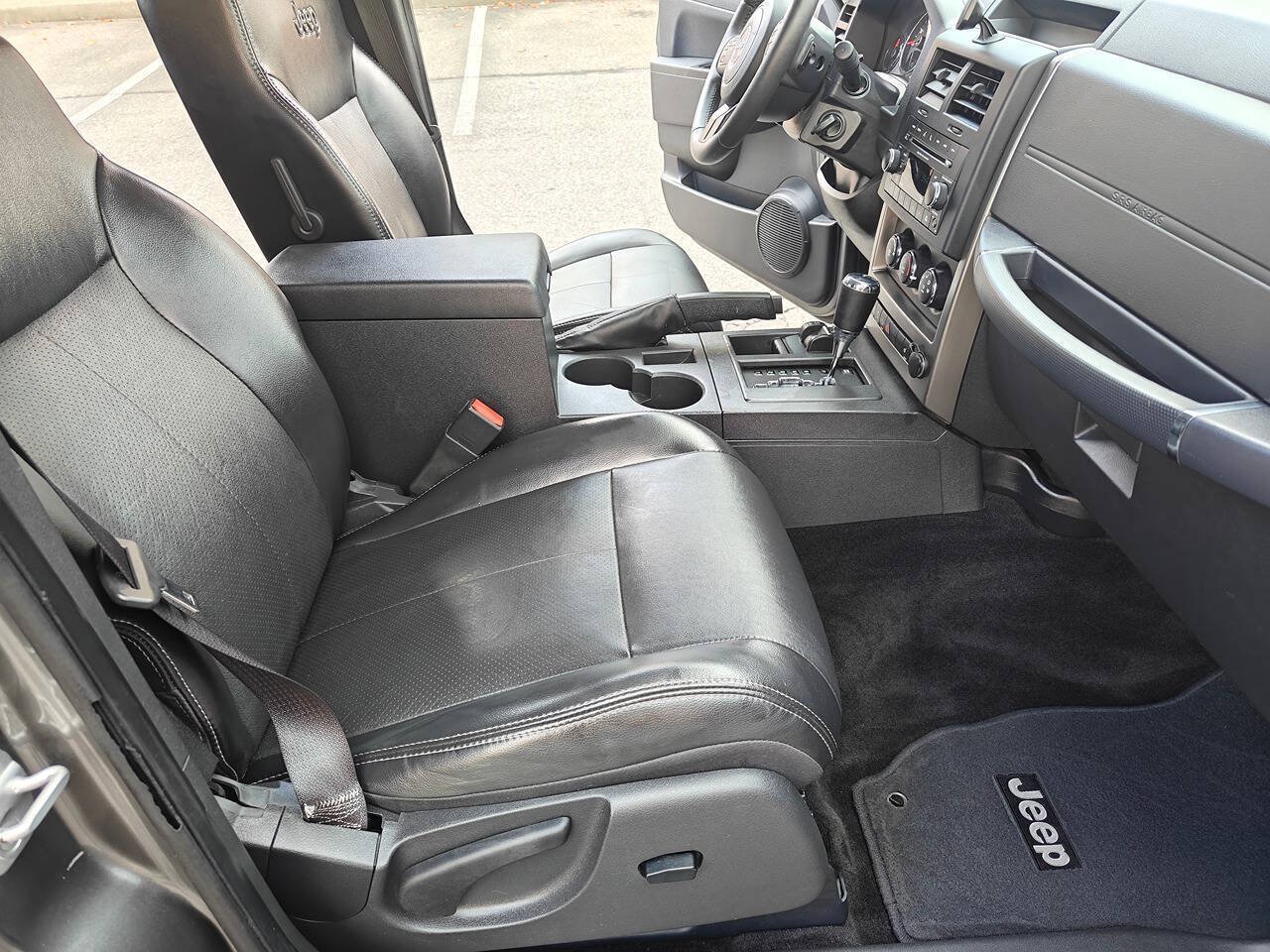 Used 2012 Jeep Liberty Sport AWD/4WD image 9