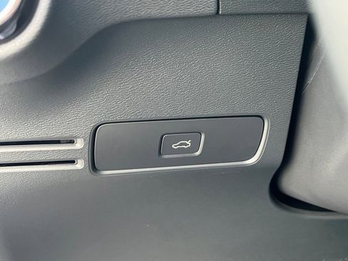 Certified 2026 Volvo XC40 B5 Plus w/ Protection Package Premier image 37