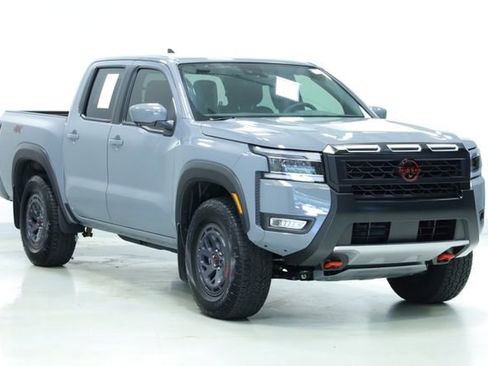 Used 2025 Nissan Frontier PRO-4X w/ Pro Convenience Package AWD/4WD image 3