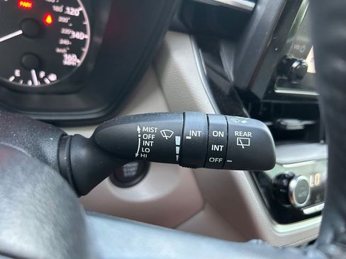 Used 2025 Toyota Corolla Cross LE FWD image 21