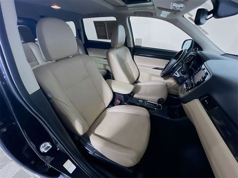 Used 2016 Mitsubishi Outlander GT image 29