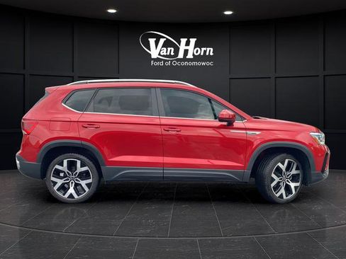 Used 2022 Volkswagen Taos SEL AWD/4WD image 2