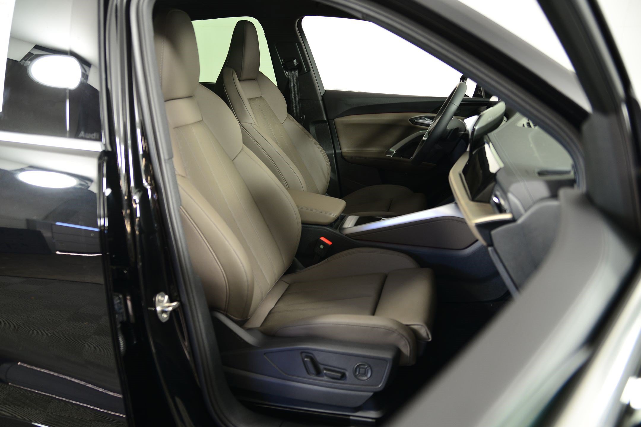 New 2025 Audi Q5 Premium Plus AWD/4WD image 17