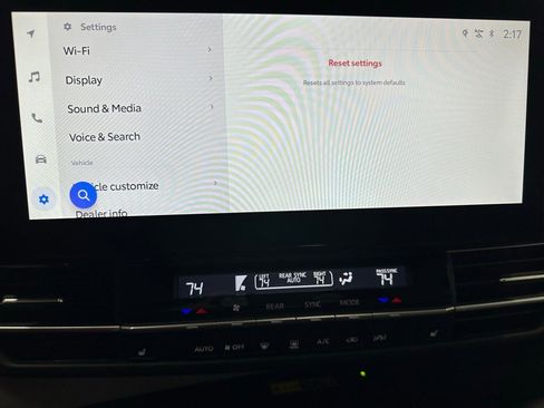 Used 2025 Toyota Sienna XLE image 38