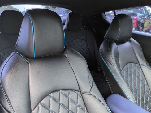 Used 2021 Toyota C-HR XLE FWD image 7