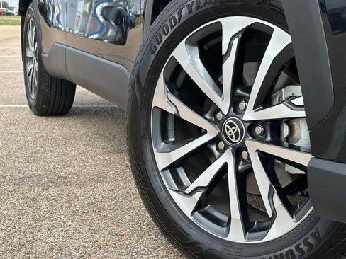 Certified 2025 Toyota Corolla Cross XLE w/ Convenience Package image 2