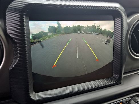 Used 2023 Jeep Wrangler Unlimited w/ Sun & Screen Package AWD/4WD image 19