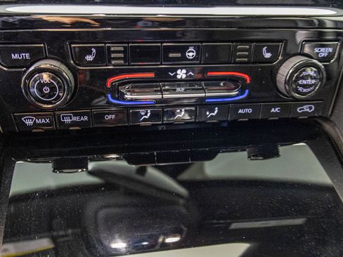 Used 2024 Jeep Grand Cherokee L Altitude image 29