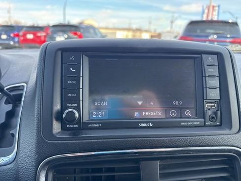 Used 2020 Dodge Grand Caravan SE w/ UConnect Hands-Free Group image 24