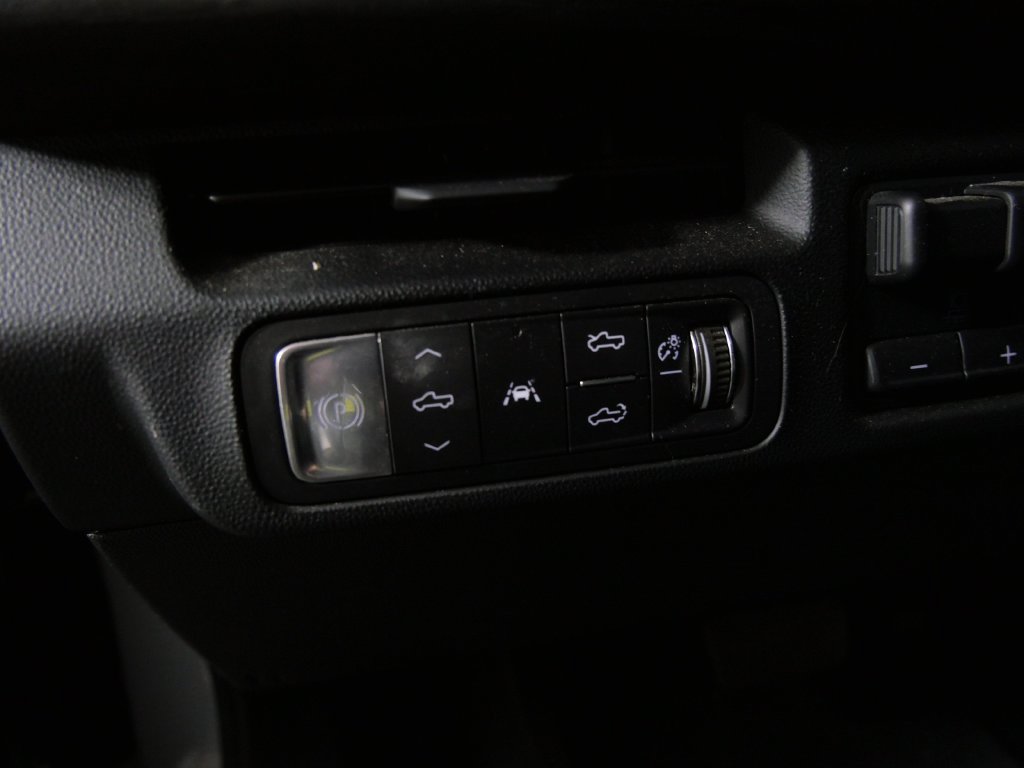 Used 2024 GMC Sierra EV Denali AWD/4WD image 15