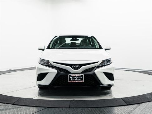 Used 2019 Toyota Camry SE image 2