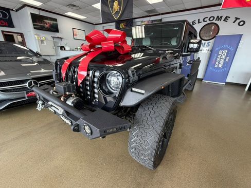Used 2021 Jeep Gladiator Overland AWD/4WD image 4