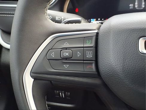 New 2025 Jeep Grand Cherokee Altitude image 27