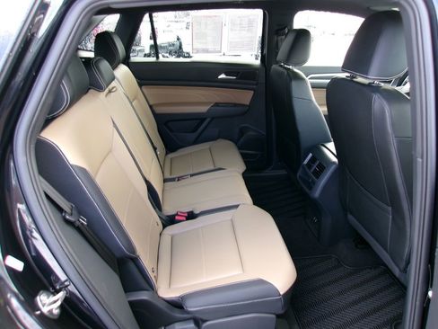 Used 2023 Volkswagen Atlas Cross Sport SE image 11