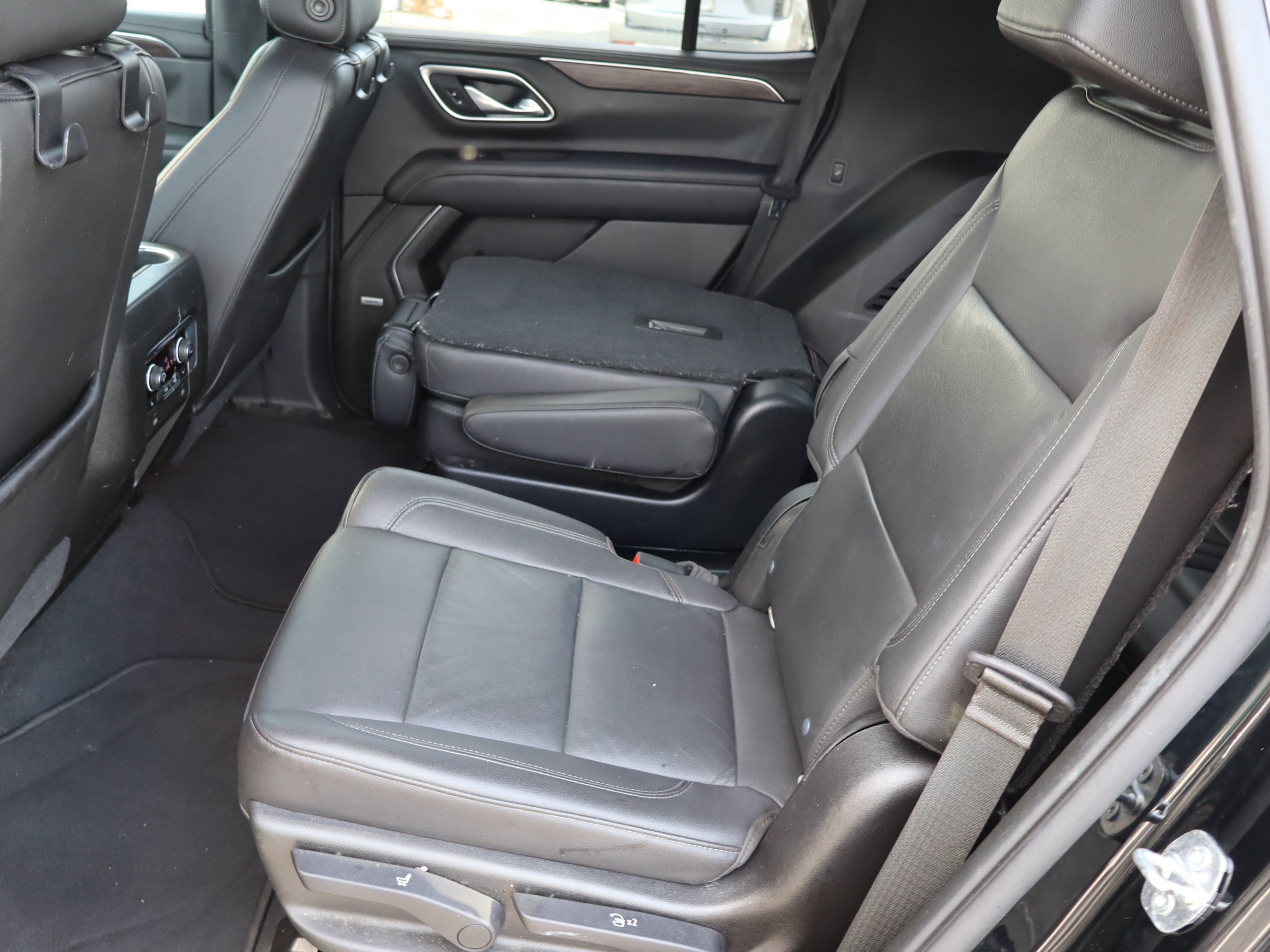 Used 2021 Chevrolet Tahoe LT w/ LT Signature Package RWD image 33