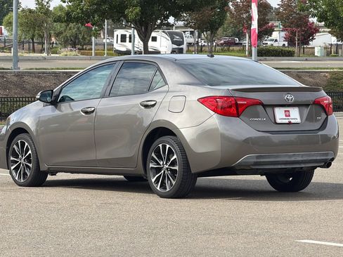 Used 2018 Toyota Corolla SE w/ SE Premium Package FWD image 6
