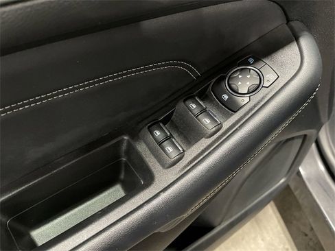 Used 2024 Ford Edge Titanium image 19