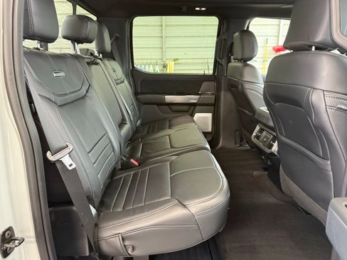 Used 2025 Ford F350 Platinum w/ FX4 Off-Road Package image 19