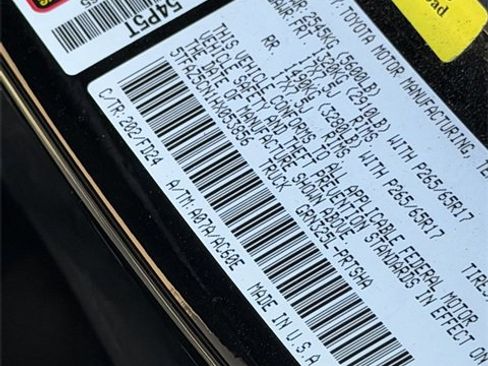 Used 2017 Toyota Tacoma TRD Sport image 10