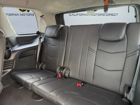 Used 2019 Cadillac Escalade Luxury w/ Escalade Sport Edition AWD/4WD image 14
