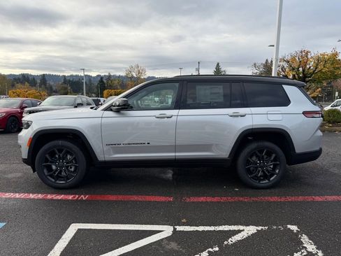 New 2025 Jeep Grand Cherokee L Limited w/ Trailer Tow Package AWD/4WD image 5