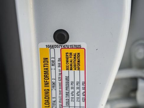 Used 2007 Cadillac DTS Luxury I w/ Trunk Convenience Package FWD image 38