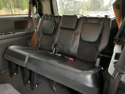 Used 2018 Dodge Grand Caravan SXT w/ Blacktop Package image 14