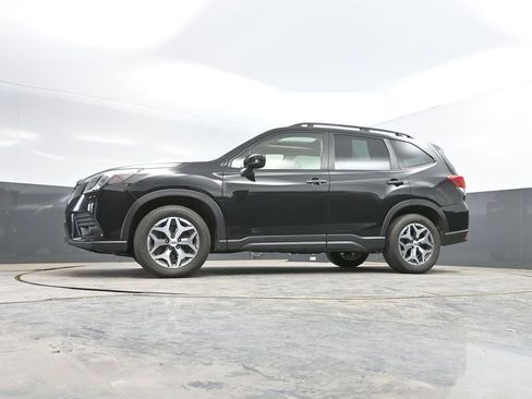 Used 2023 Subaru Forester Premium AWD/4WD image 35