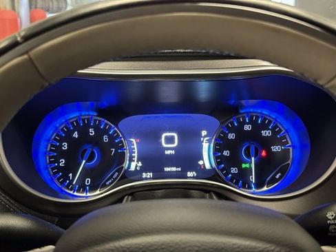 Used 2019 Chrysler Pacifica Limited FWD image 26