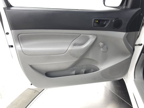 Used 2013 Toyota Tacoma 2WD Regular Cab image 11