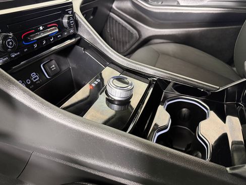 Used 2023 Jeep Grand Cherokee L Laredo image 17