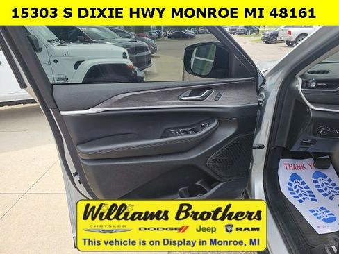 Used 2024 Jeep Grand Cherokee L Limited image 14