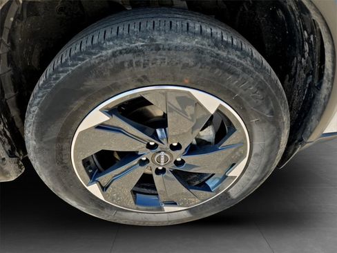 Used 2025 Nissan Rogue SV image 34