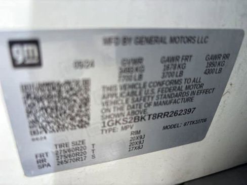 Used 2024 GMC Yukon SLT w/ SLT Luxury Package image 9