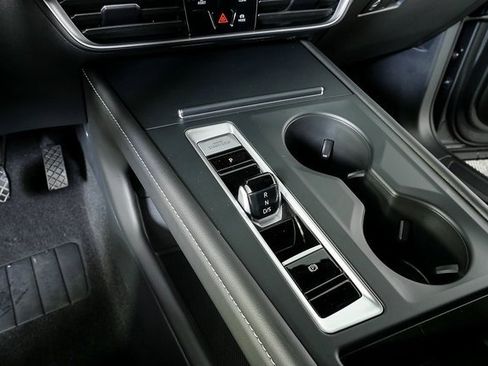 Certified 2025 Volkswagen Atlas Cross Sport SE image 17