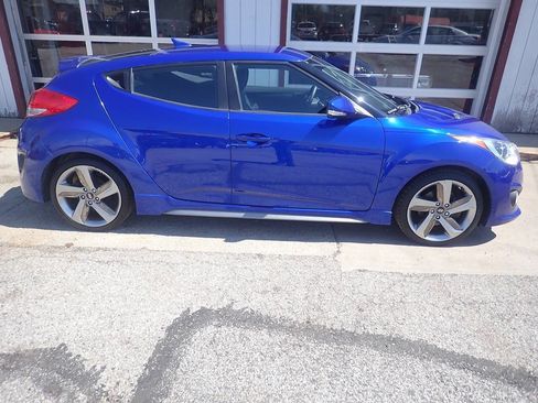 Used 2013 Hyundai Veloster Turbo FWD image 17