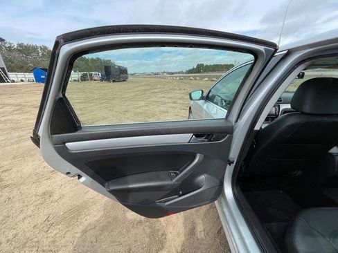 Used 2013 Volkswagen Passat 2.5 SE image 24