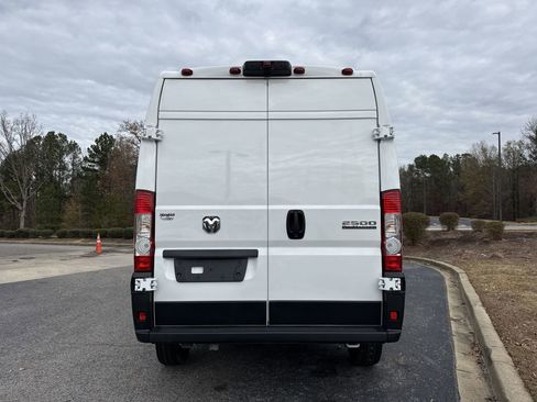 Used 2025 RAM ProMaster 2500 w/ Storage Group image 9