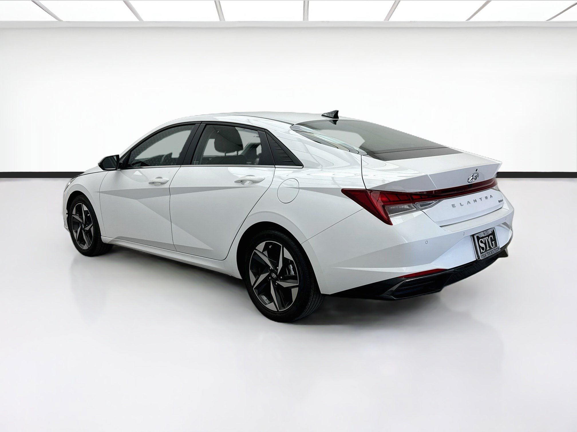 Used 2021 Hyundai Elantra Limited FWD image 6