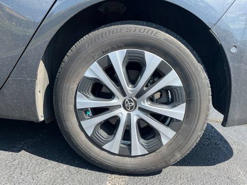 Used 2021 Toyota Prius XLE AWD/4WD image 10