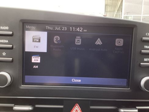 Used 2025 Hyundai Elantra SE w/ Cargo Package FWD image 5
