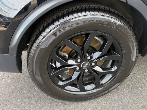 Used 2019 Land Rover Discovery SE image 32