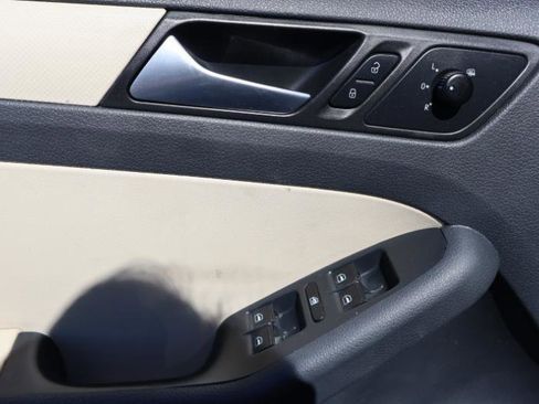 Used 2012 Volkswagen Jetta SE image 14